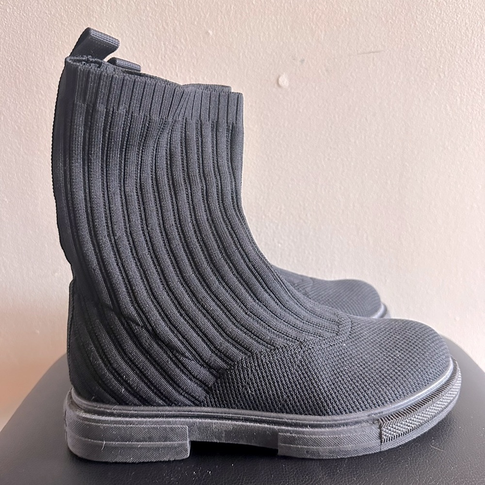 “Sock” boots